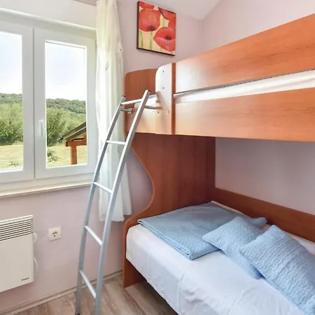 Holiday home Amazing In With Sauna Vojnic Sinjski