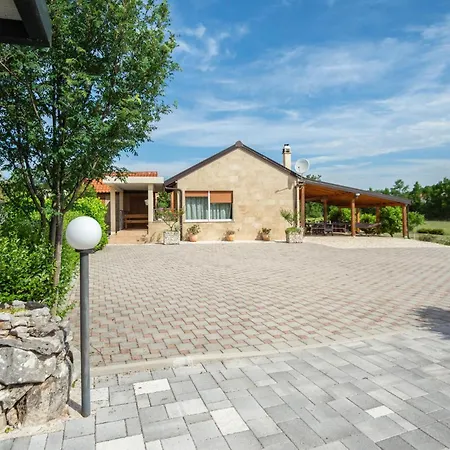 Ferienhaus Cozy In With Sauna Vojnic Sinjski